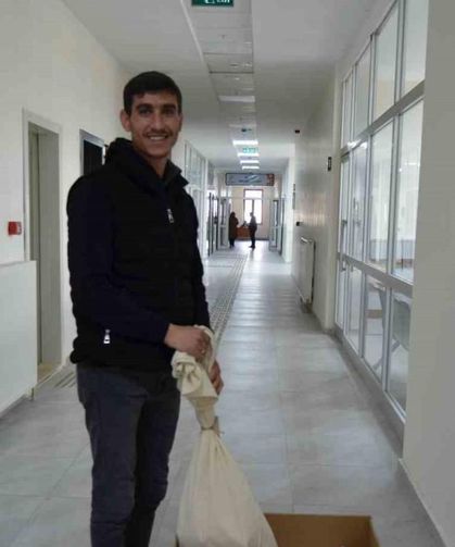 Varto’da sandık kurulu başkanları seçim torbalarını teslim aldı