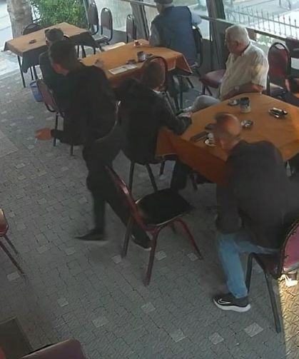 Silivri’de kahvehaneye silahlı saldırı: O anlar kamerada