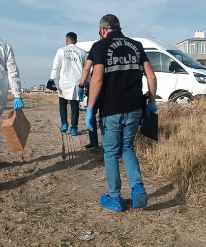 Van Gölü sahilinde Rojin’e ait olduğu iddia edilen kıyafet parçaları bulundu