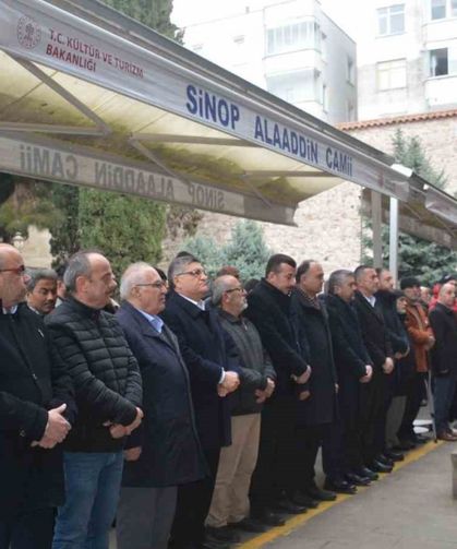 Sinoplular şehit Filistinliler için gıyabi cenaze namazı kıldı