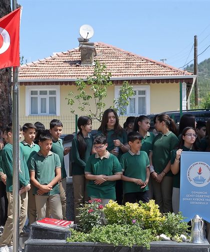 Şehit öğretmen Aybüke Yalçın kabri başında anıldı