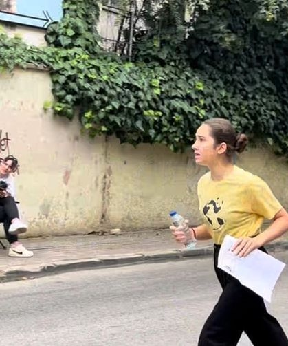 Film sahnesini aratmadı: Sınava böyle yetişti