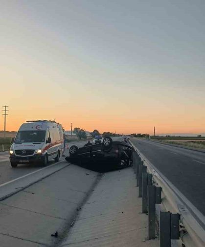 Kamyonet kontrolden çıkarak devrildi: 1 ölü, 2 yaralı