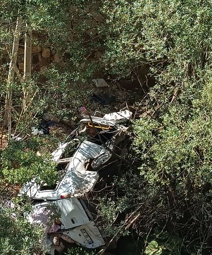 Tarım işçilerini taşıyan minibüs uçuruma devrildi: 4 ölü