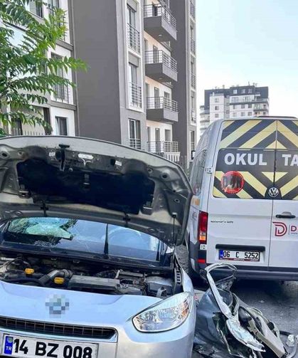 Otomobil ile minibüs kafa kafaya çarpıştı: 12 yaralı