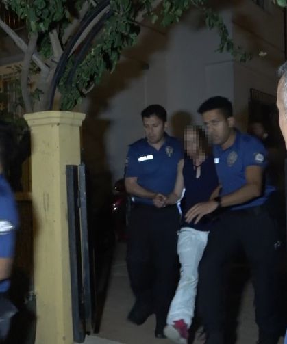 Çocukların üzerine benzin döküp yakmaya çalıştı