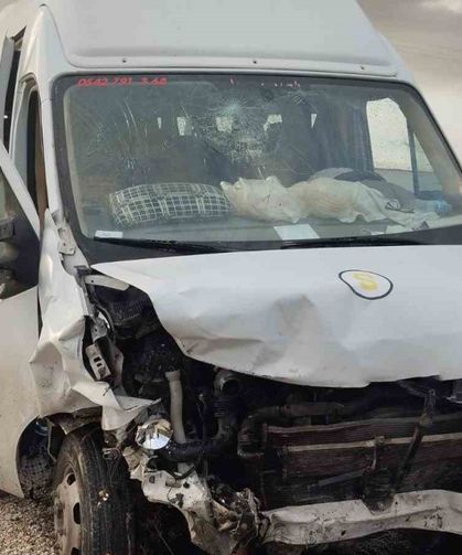 Öğrenci servisi ile otomobil çarpıştı: 2 ölü, 7 öğrenci yaralı