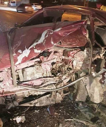 Otomobiller çarpıştı: 1 ölü, 3 yaralı