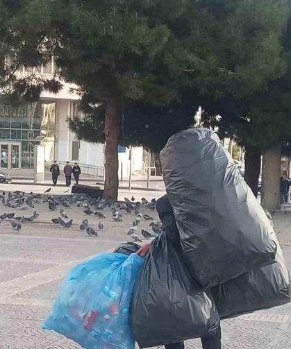 Sırtında hayatı taşıyan adam!