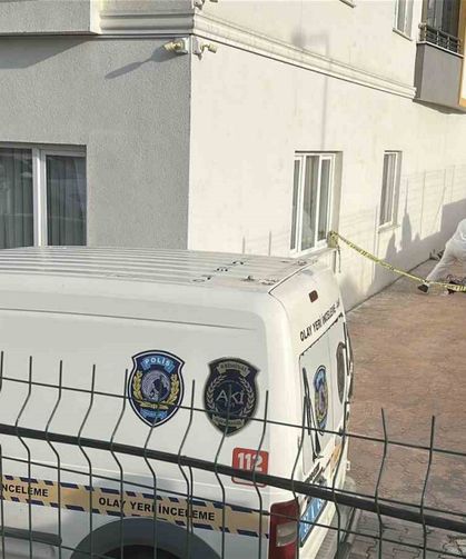 Yedinci kattan düşen genç hayatını kaybetti