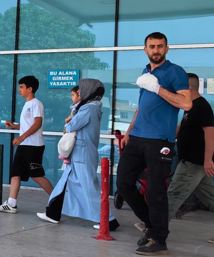 Elini makineye kaptıran işçinin parmağı koptu