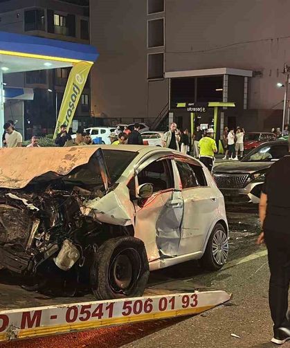 Kontrolden çıkan otomobil karşı şeride geçti: 5 yaralı