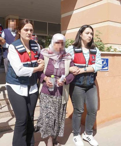 Samanlıkta öldürdüğü adamı dereye attı