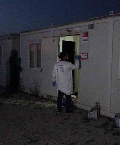Yaşlı adam konteynerde ölü bulundu