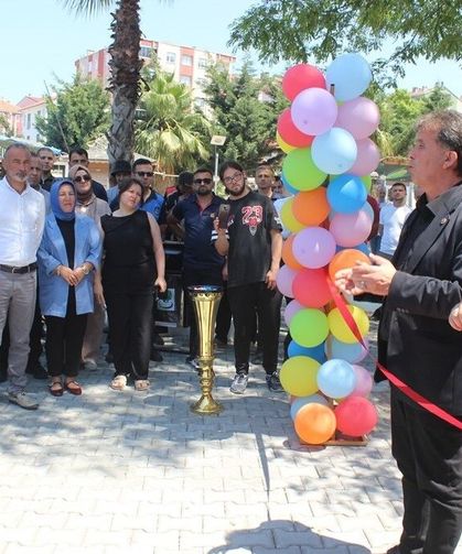Yenilenen çocuk parkı açıldı