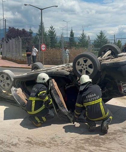 Otomobilin devrildiği kaza kamerada