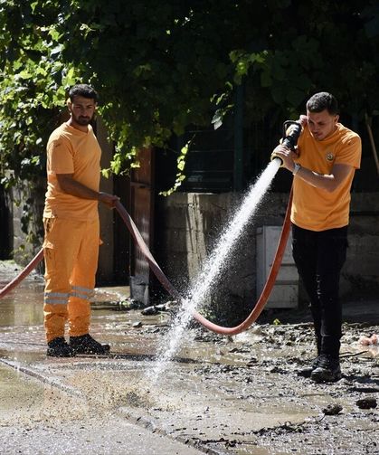 Su baskınının ardından ekiplerin çalışması sürüyor