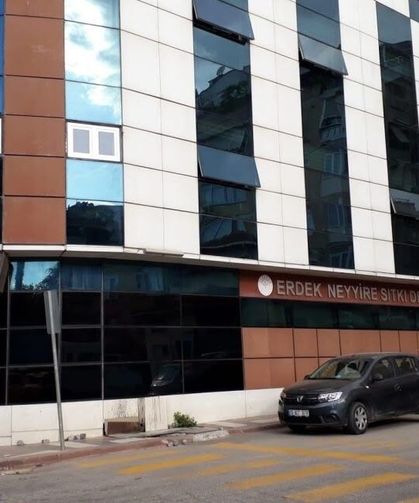 Denize giren kadın boğularak can verdi