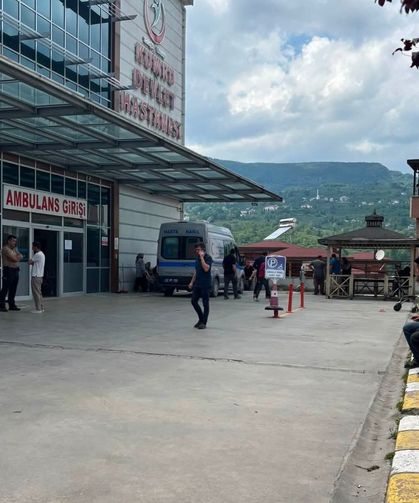 Makinenin çarptığı taşın sekerek isabet ettiği kadın öldü
