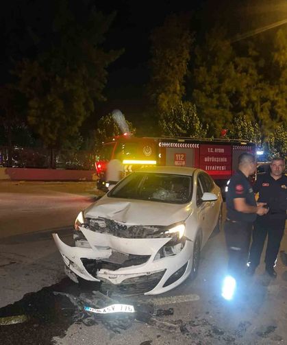 Otomobil ile motosiklet kafa kafaya çarpıştı