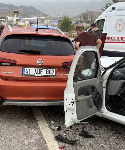 Yağış kazalara yol açtı, ölü ve yaralılar var
