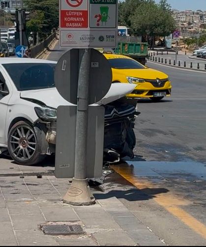 Zincirleme kazada 3 araç hasar gördü