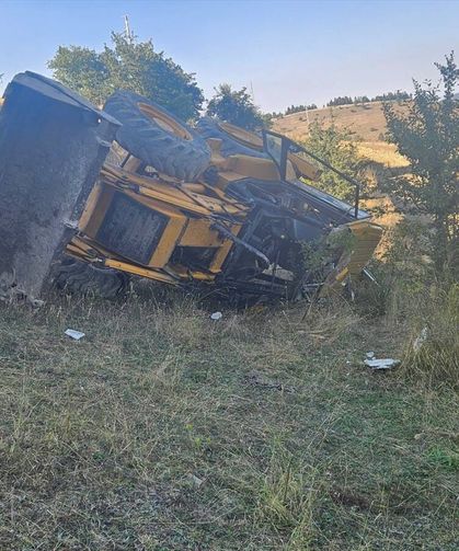 İş makinesi devrildi, operatör hayatını kaybetti