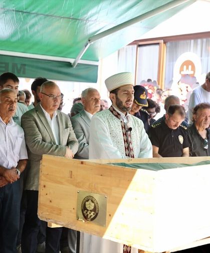 Sele kapılarak ölen öğretmenin cenazesi toprağa verildi