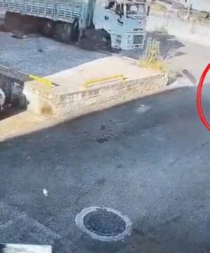 Motosikletli duvara çarparak can verdi