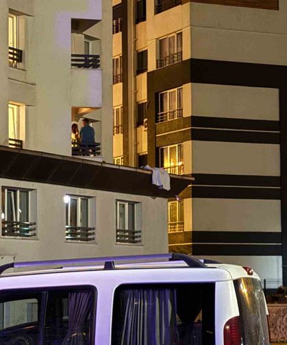 Otelin 5'inci katından atılan kadın öldü
