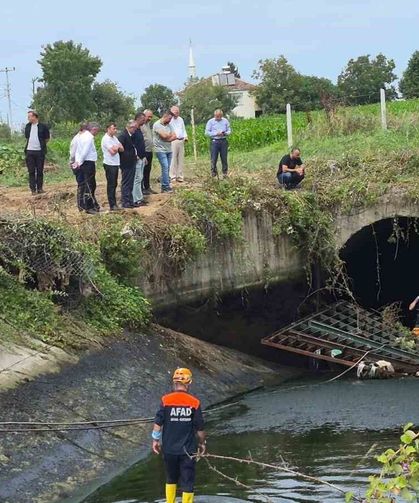 Otomobil sulama kanalına düştü: 1 kayıp, 1 yaralı