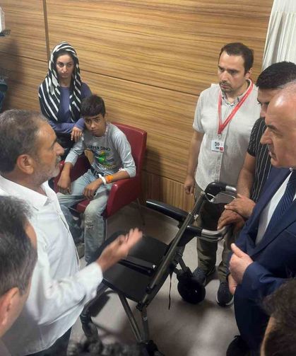 Tarım aracı devrildi: 2 ölü, 11 yaralı