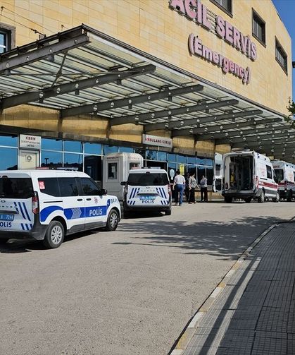 Kavgayı ayırmak isterken vurulan genç öldü