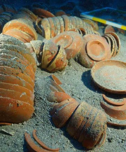 Denizde 2 bin 100 yıllık sofra takımı bulundu