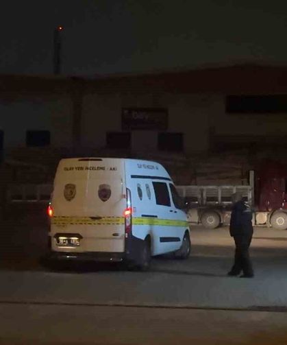 Makineye sıkışan işçi hayatını kaybetti