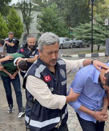 Polis ağlayan kadını fark etti. 3 kişi tutuklandı