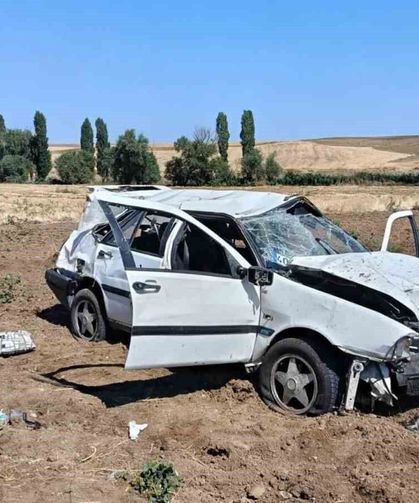 Takla atan otomobil hurdaya döndü