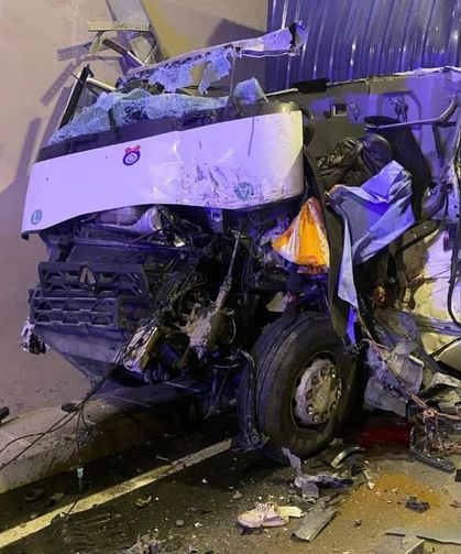 Tünel içinde zincirleme kaza: 1 ölü, 2 yaralı