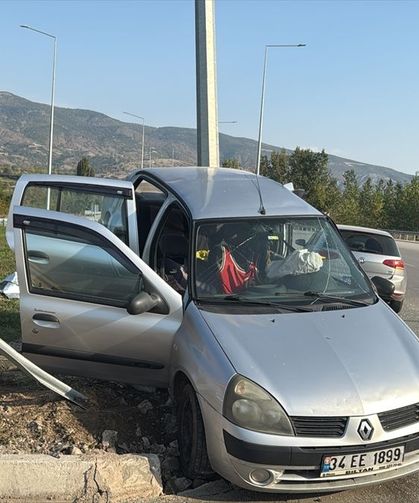 İki otomobilin çarpıştığı kazada 4 kişi yaralandı