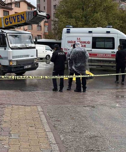 Kamyonun çarptığı kadın öldü