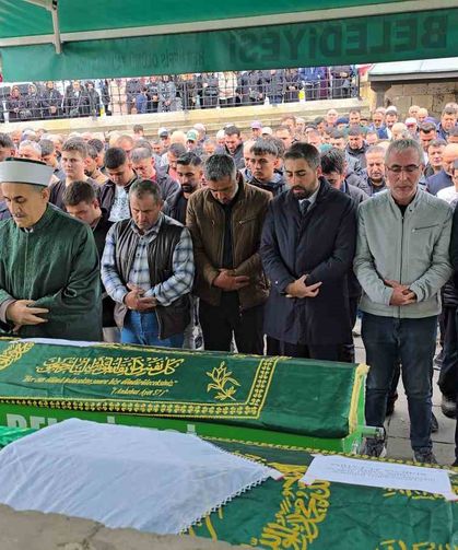 Kazada hayatını kaybeden anne ve 2 evladı toprağa verildi