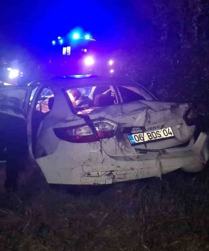 Otomobil araziye uçtu: 4 yaralı