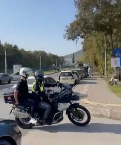 Sınava geç kalanların yardımına polis yetişti