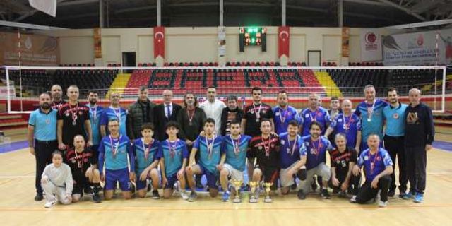 Bafra'da 24 Kasım Öğretmenler Günü Voleybol Turnuvası sona erdi