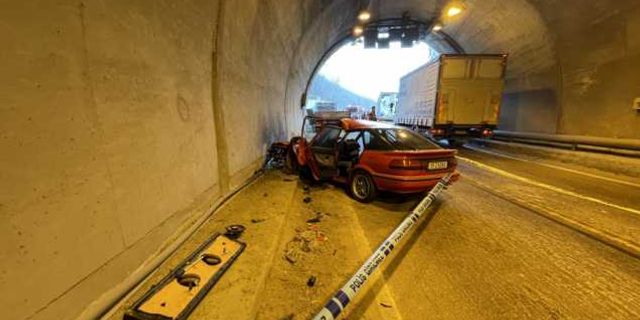 Karabük'te tır ile çarpışan otomobilin sürücüsü öldü, 2 kişi yaralandı