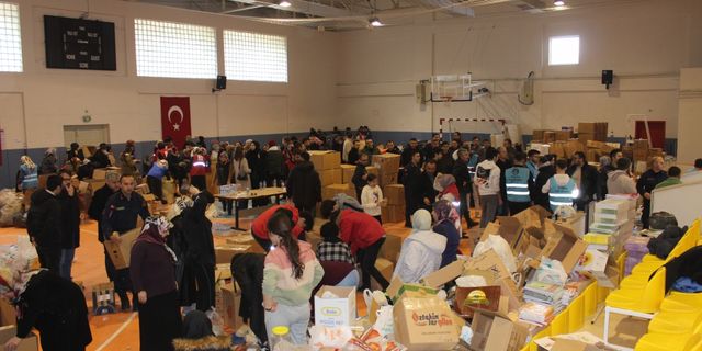 Kastamonu'da toplanan yardım malzemeleri deprem bölgesine gönderildi