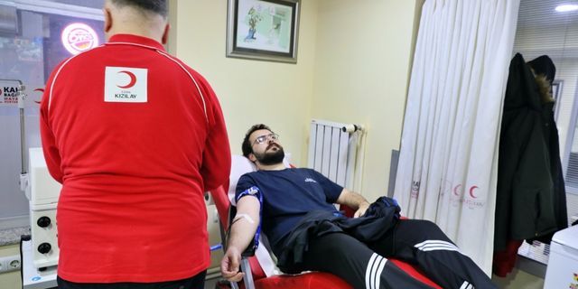 Samsunlular depremzedeler için Kızılay'a kan bağışında bulundu