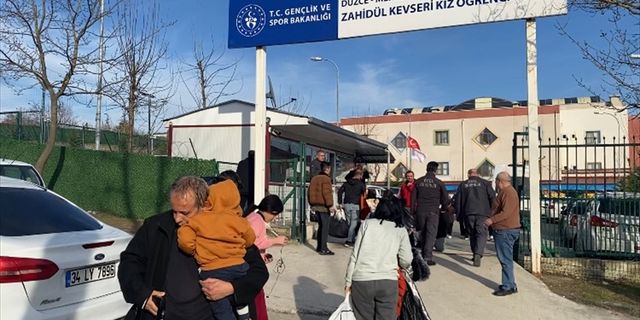 DÜZCE - Deprem bölgesinden gelen 114 kişi Düzce'de KYK yurduna yerleştirildi