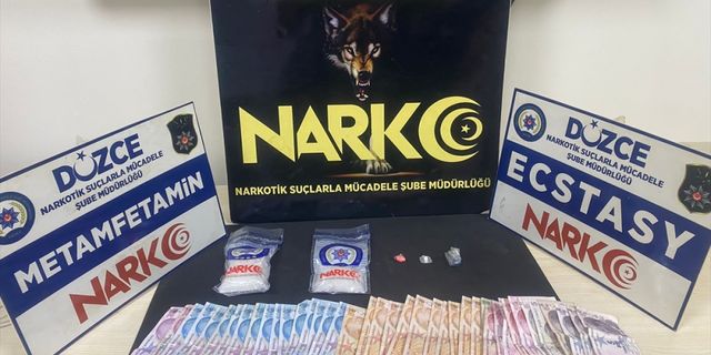 Düzce'de takside uyuşturucu maddeyle yakalanan 2 zanlı tutuklandı