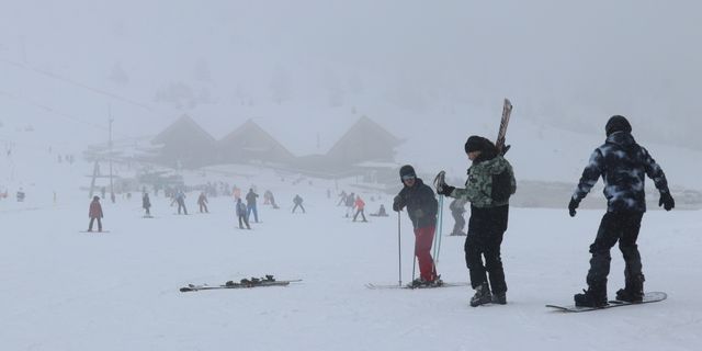 Kartalkaya Kayak Merkezi'nde kar etkili oluyor